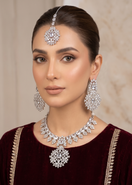 Silver crystal jewellery set with clear crystals