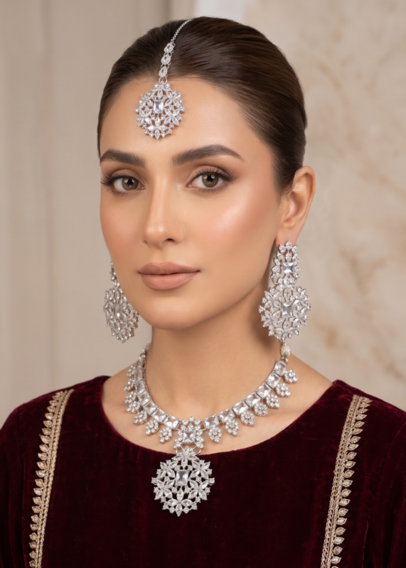 Silver crystal jewellery set with clear crystals