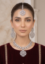 Silver crystal necklace with floral design