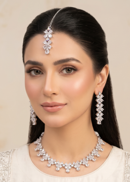Silver zircon jewellery set with floral design