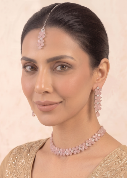 Pink zircon jewellery set with silver finish